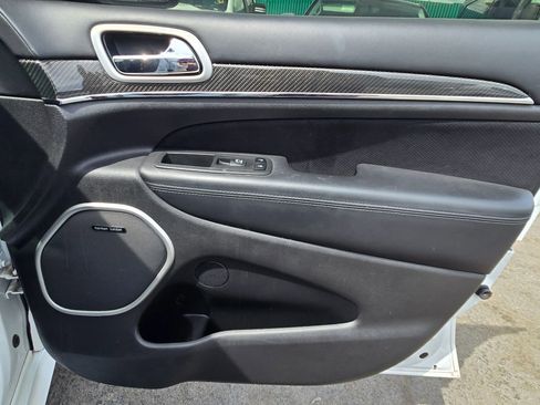 Used 2019 Jeep Grand Cherokee SRT image 17