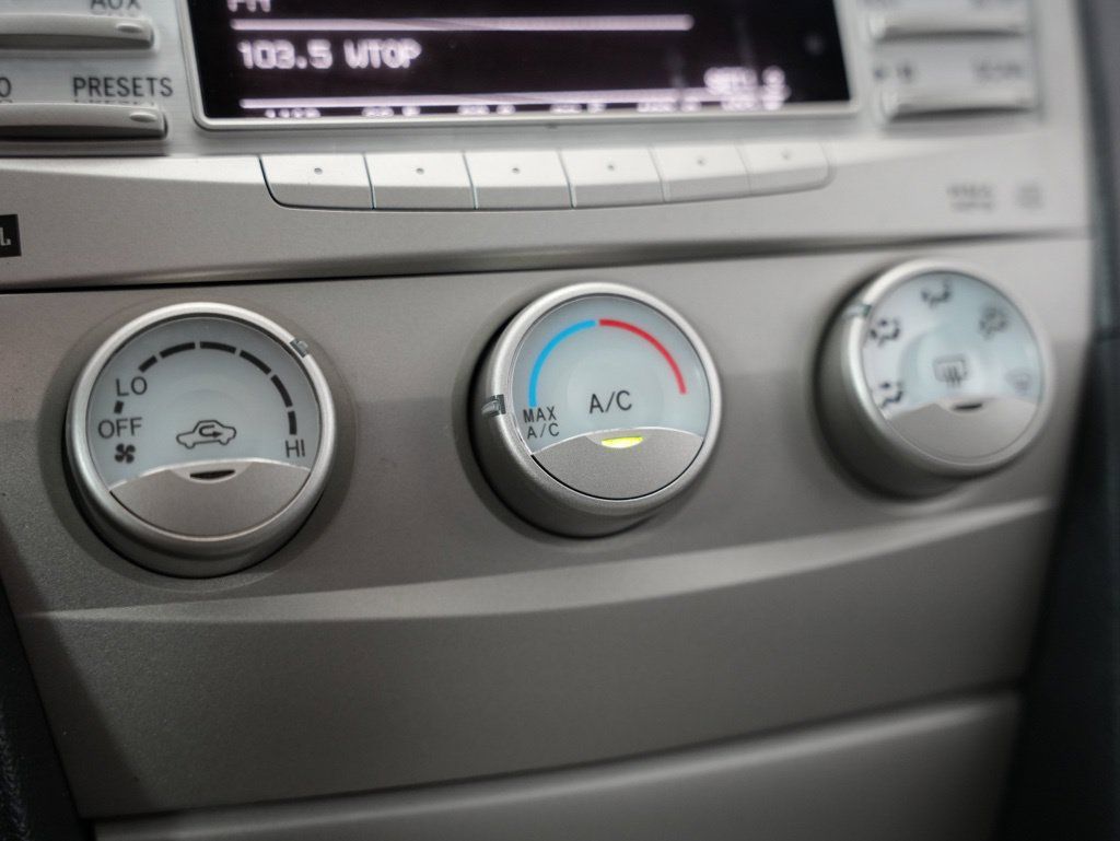 Used 2011 Toyota Camry SE w/ SE Extra-Value Pkg #1 FWD image 23