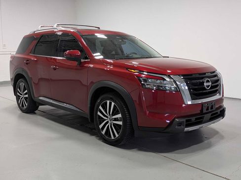 Used 2023 Nissan Pathfinder Platinum AWD/4WD image 6