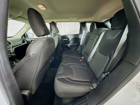 Used 2015 Jeep Cherokee Latitude FWD image 25