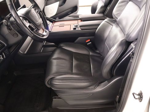 Certified 2023 Lincoln Navigator Reserve AWD/4WD image 12