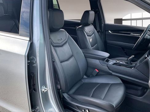 Used 2025 Cadillac XT6 Premium Luxury image 7