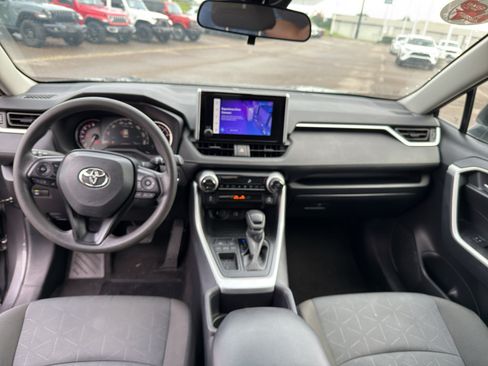 Used 2025 Toyota RAV4 XLE FWD image 12