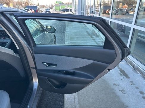 Used 2023 Hyundai Elantra Limited image 39