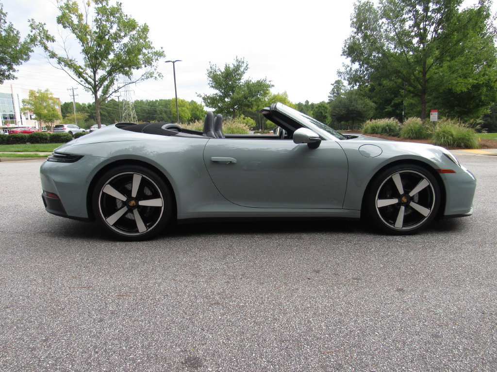 Certified 2025 Porsche 911 Carrera RWD image 9