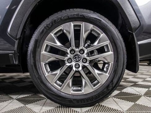 Used 2019 Toyota RAV4 Limited image 39