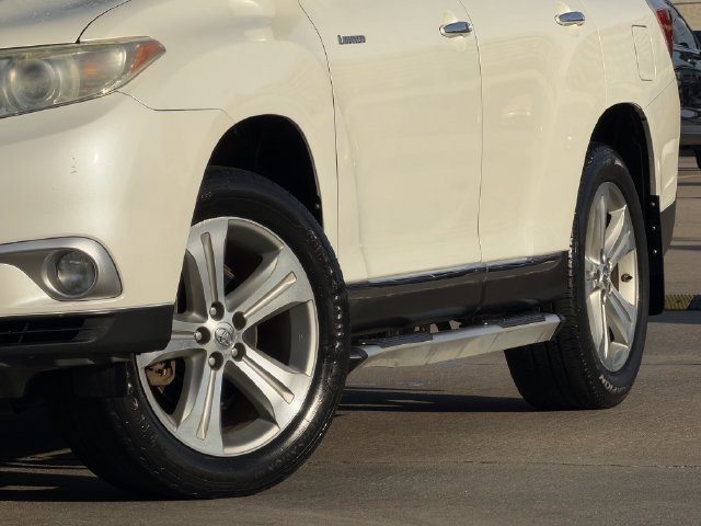 Used 2012 Toyota Highlander Limited w/ Tow Pkg FWD image 11