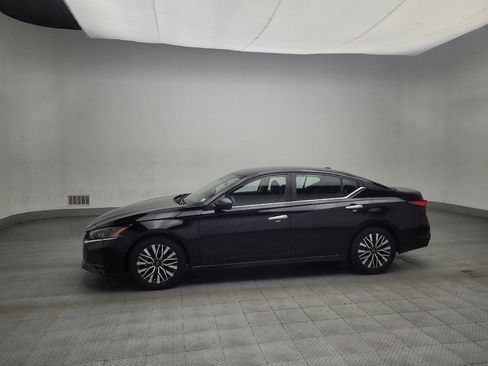 Used 2024 Nissan Altima 2.5 SV image 2