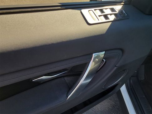 Used 2020 Land Rover Discovery Sport S image 16