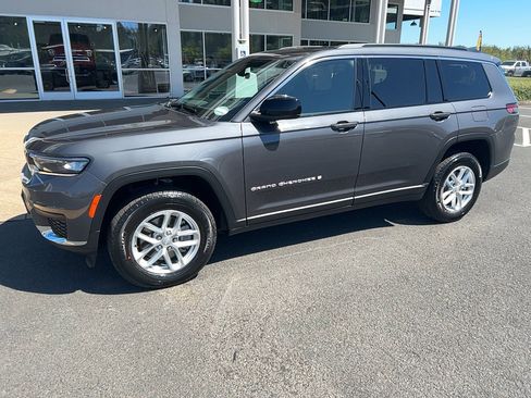 New 2025 Jeep Grand Cherokee L Laredo image 2