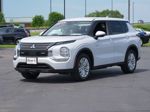 Used 2023 Mitsubishi Outlander ES AWD/4WD image 7