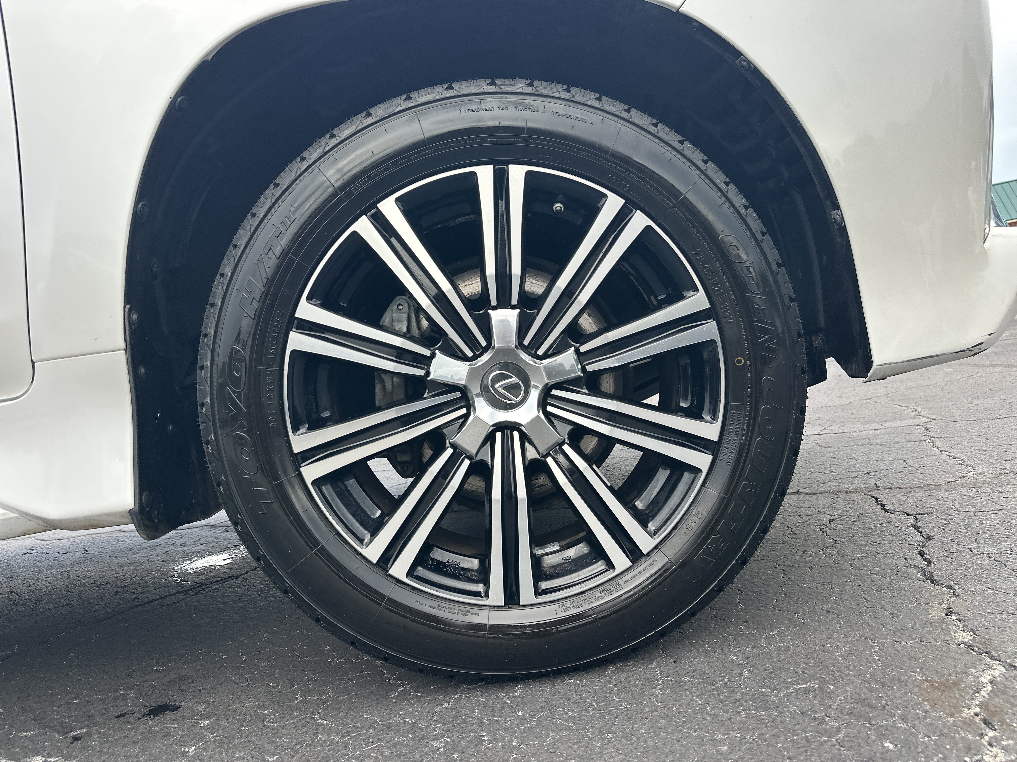 Used 2018 Lexus LX 570 4WD w/ Luxury Package image 13