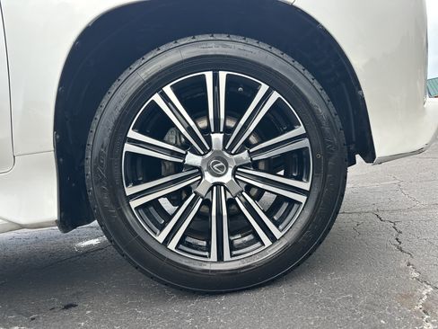 Used 2018 Lexus LX 570 4WD w/ Luxury Package image 13