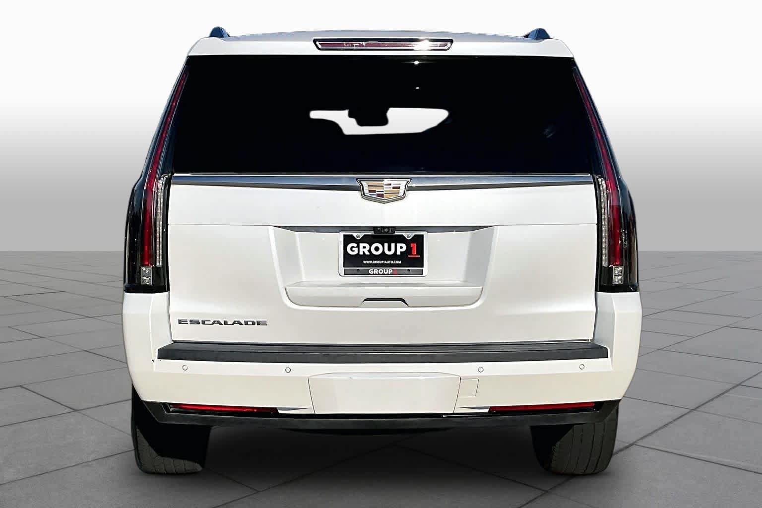 Used 2017 Cadillac Escalade Luxury RWD image 5