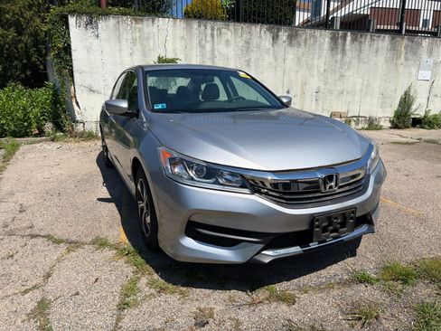 Used 2017 Honda Accord LX image 4