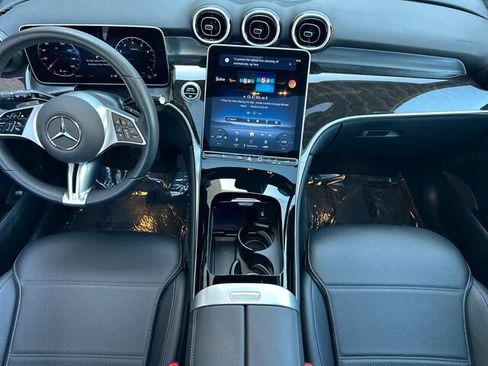 Used 2025 Mercedes-Benz GLC 300 image 16
