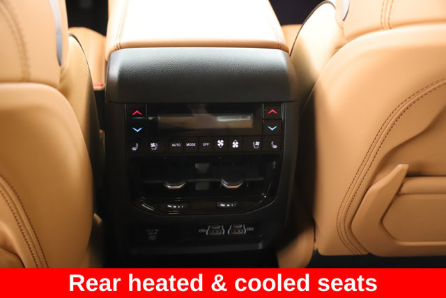 Used 2025 Jeep Grand Cherokee Summit AWD/4WD image 32
