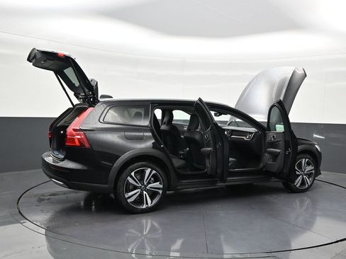 New 2026 Volvo V60 B5 Cross Country Plus AWD/4WD image 29