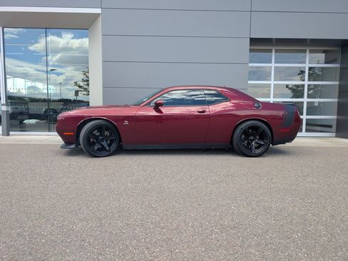 Used 2017 Dodge Challenger R/T Scat Pack w/ Leather Interior Group RWD image 2