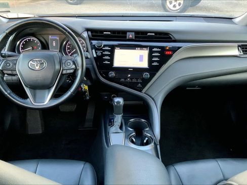 Used 2020 Toyota Camry SE image 16
