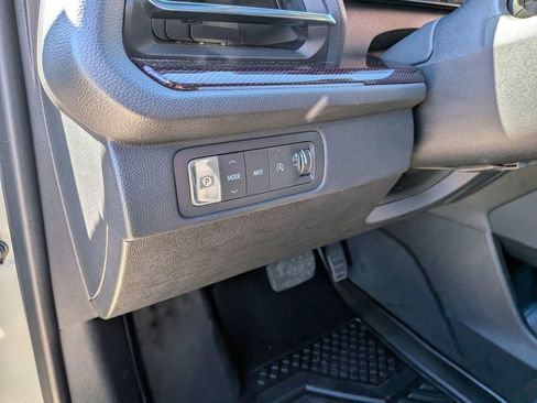 Certified 2025 Chevrolet Traverse Z71 w/ Driver Confidence Package AWD/4WD image 12