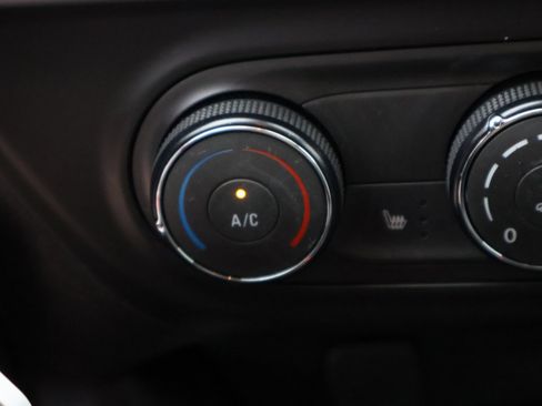 Used 2024 Chevrolet Trax LS w/ LS Convenience Package image 27