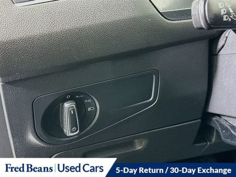 Used 2019 Volkswagen Tiguan SE image 11