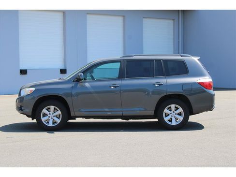 Used 2010 Toyota Highlander SE AWD/4WD image 2
