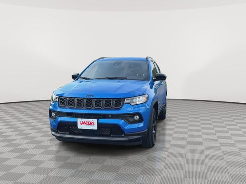 Used 2026 Jeep Compass Latitude AWD/4WD image 3
