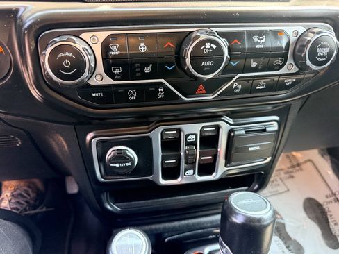 Used 2020 Jeep Gladiator Overland AWD/4WD image 40