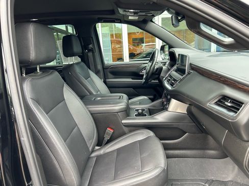 Used 2023 Chevrolet Tahoe Z71 w/ Luxury Package AWD/4WD image 7
