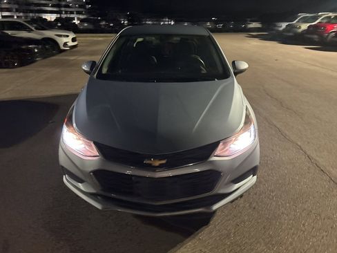 Used 2018 Chevrolet Cruze LT w/ Convenience Package image 9