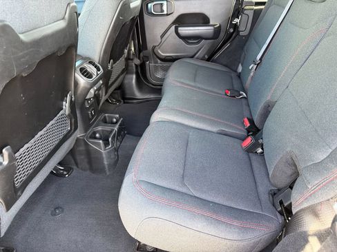 Used 2024 Jeep Wrangler Unlimited Rubicon AWD/4WD image 10