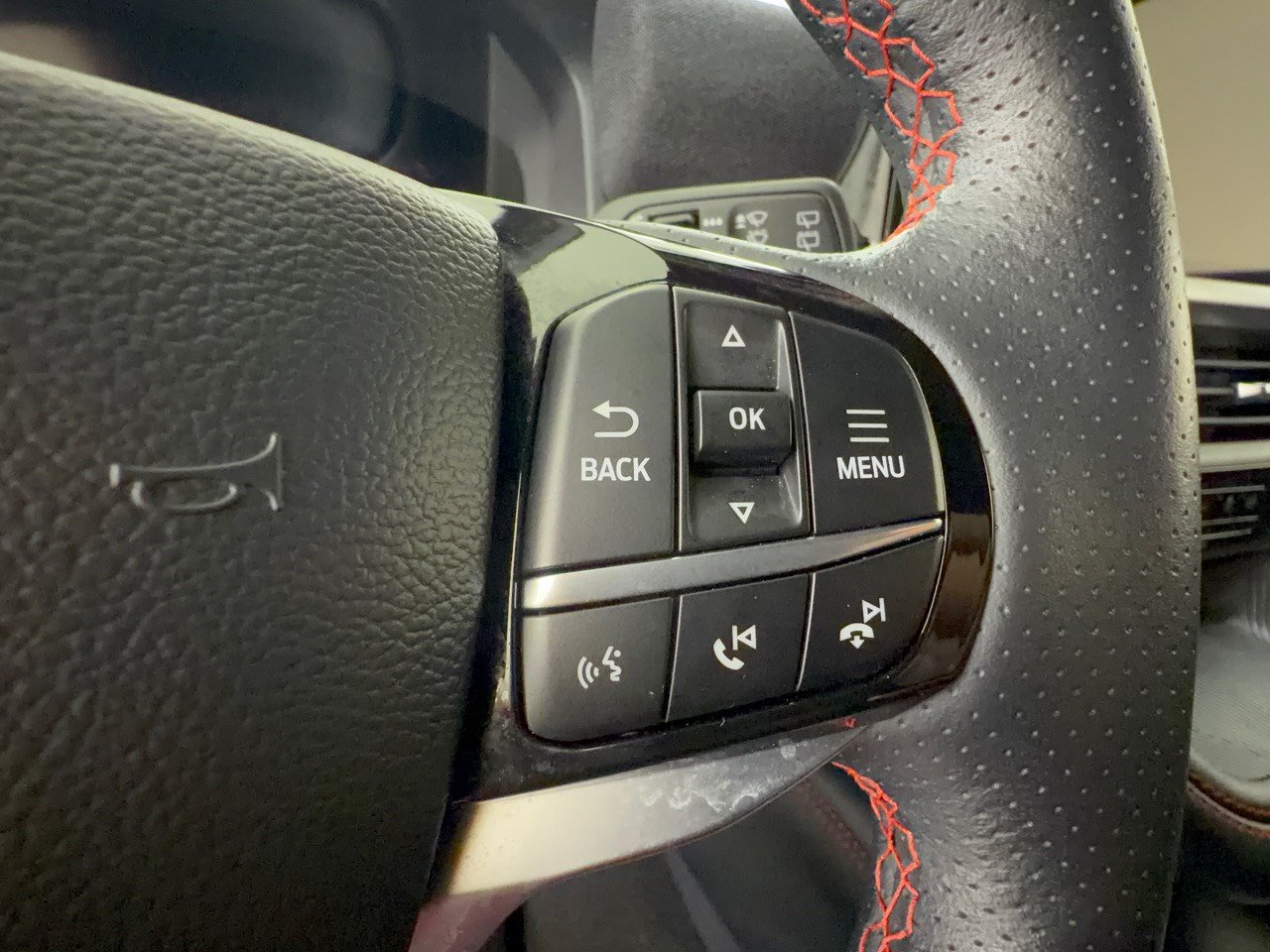 Used 2025 Ford Explorer ST-Line w/ ST-Line Street Pack AWD/4WD image 19