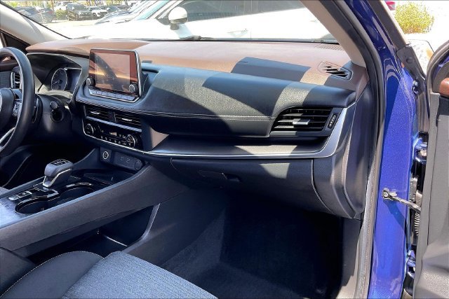 Used 2023 Nissan Rogue SV FWD image 16