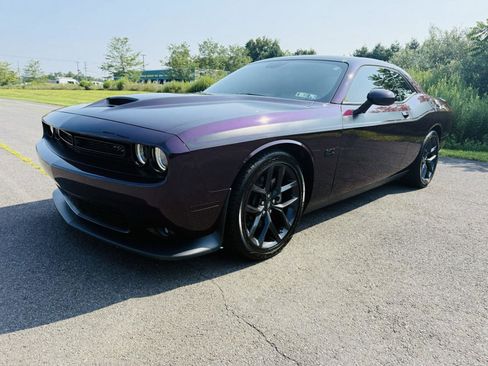 Used 2022 Dodge Challenger R/T w/ Blacktop Package image 2