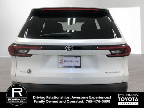 Used 2025 Toyota Grand Highlander AWD image 5