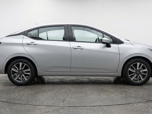 Used 2025 Nissan Versa SV FWD image 11