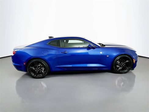 Used 2021 Chevrolet Camaro LT image 8