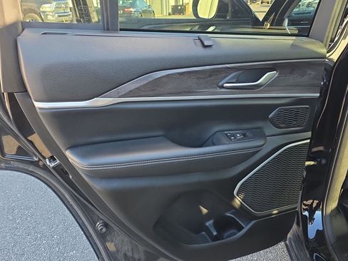 Used 2022 Jeep Grand Cherokee Limited 4xe w/ Luxury Tech Group II image 25