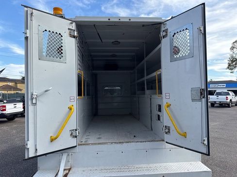 Used 2010 Ford F550 4x4 Regular Cab Super Duty image 15