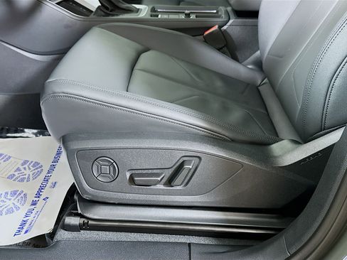 New 2025 Audi Q3 2.0T Premium image 19