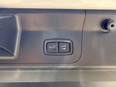 Used 2023 Porsche Panamera RWD image 27