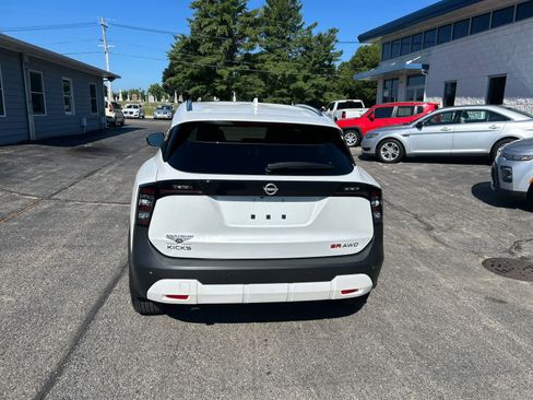 Used 2025 Nissan Kicks SR w/ SR Premium Package AWD/4WD image 6