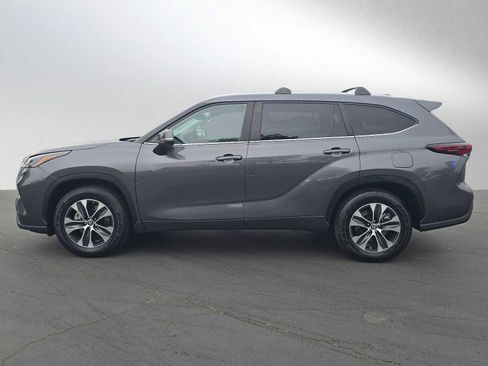 Certified 2024 Toyota Highlander XLE image 6