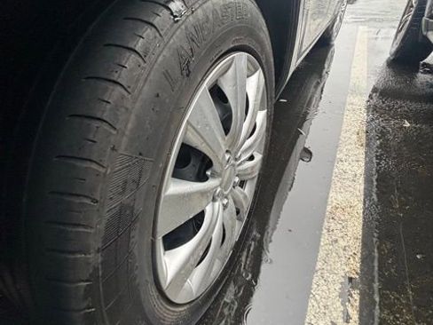 Used 2015 Nissan Leaf S image 8