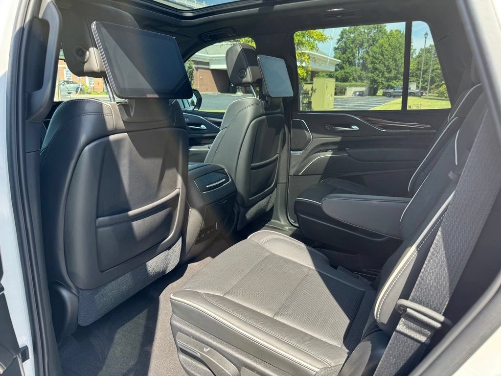 Certified 2024 Cadillac Escalade Premium Luxury w/ Performance Package AWD/4WD image 16