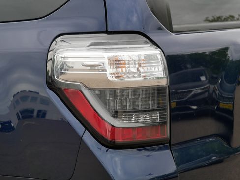 Used 2015 Toyota 4Runner Trail AWD/4WD image 17