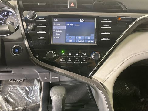 Used 2018 Toyota Camry LE image 30
