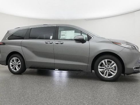New 2026 Toyota Sienna Limited image 28